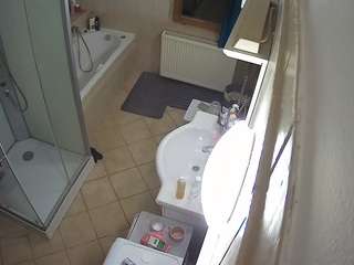 voyeurcam-julmodels-bath-2nd-2