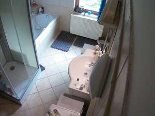 voyeurcam-julmodels-bath-2nd-2