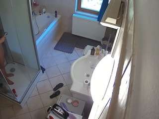 voyeurcam-julmodels-bath-2nd-2