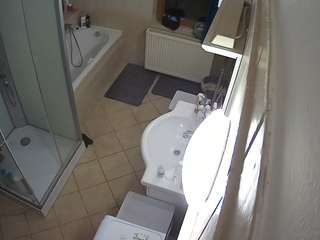 voyeurcam-julmodels-bath-2nd-2