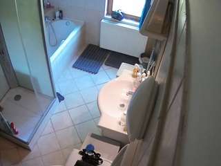 voyeurcam-julmodels-bath-2nd-2
