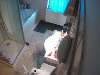 voyeurcam-julmodels-bath-2nd-2