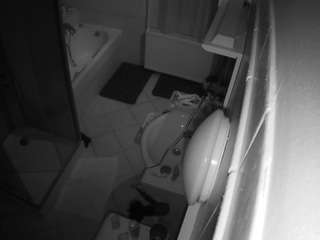 voyeurcam-julmodels-bath-2nd-2