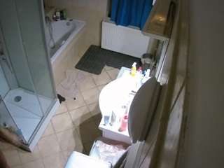 voyeurcam-julmodels-bath-2nd-2