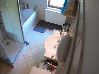 voyeurcam-julmodels-bath-2nd-2