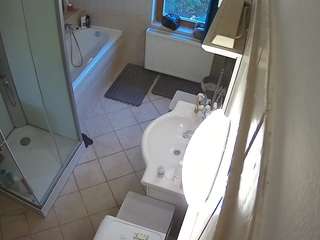 voyeurcam-julmodels-bath-2nd-2