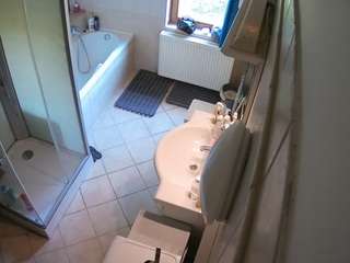 voyeurcam-julmodels-bath-2nd-2