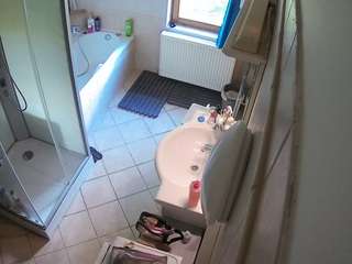 voyeurcam-julmodels-bath-2nd-2
