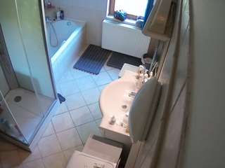 voyeurcam-julmodels-bath-2nd-2