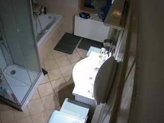 voyeurcam-julmodels-bath-2nd-2