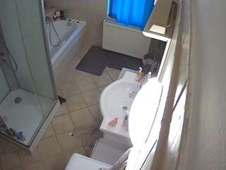 voyeurcam-julmodels-bath-2nd-2