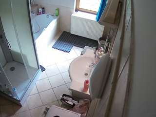 voyeurcam-julmodels-bath-2nd-2