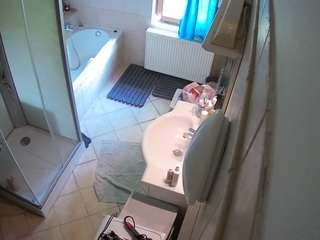 voyeurcam-julmodels-bath-2nd-2