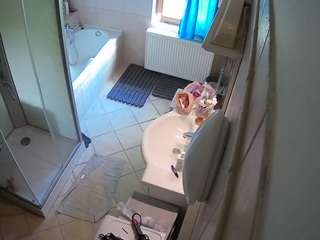 voyeurcam-julmodels-bath-2nd-2