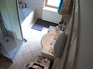voyeurcam-julmodels-bath-2nd-2