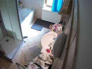 voyeurcam-julmodels-bath-2nd-2
