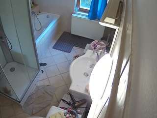 voyeurcam-julmodels-bath-2nd-2