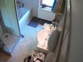 voyeurcam-julmodels-bath-2nd-2