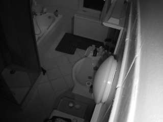 voyeurcam-julmodels-bath-2nd-2