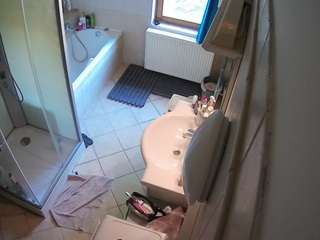 voyeurcam-julmodels-bath-2nd-2 live webcam show
