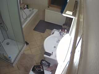 voyeurcam-julmodels-bath-2nd-2