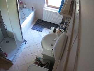 voyeurcam-julmodels-bath-2nd-2
