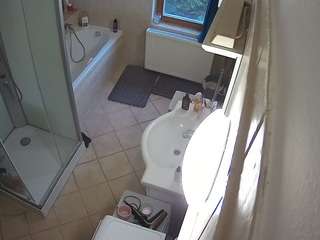 voyeurcam-julmodels-bath-2nd-2
