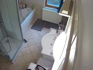 voyeurcam-julmodels-bath-2nd-2
