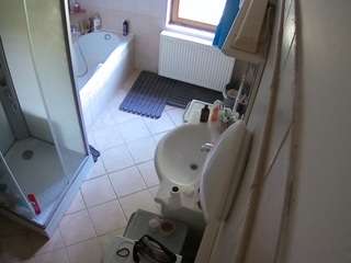 voyeurcam-julmodels-bath-2nd-2