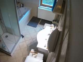 voyeurcam-julmodels-bath-2nd-2