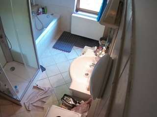 voyeurcam-julmodels-bath-2nd-2