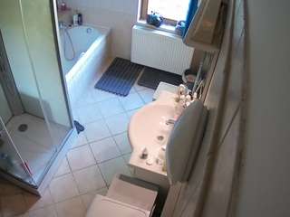 voyeurcam-julmodels-bath-2nd-2