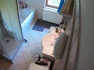 voyeurcam-julmodels-bath-2nd-2