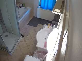 voyeurcam-julmodels-bath-2nd-2