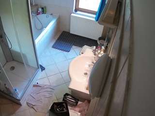 voyeurcam-julmodels-bath-2nd-2