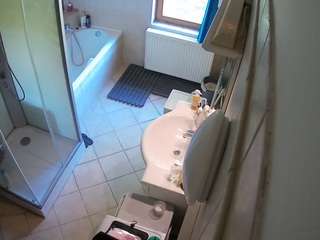 voyeurcam-julmodels-bath-2nd-2