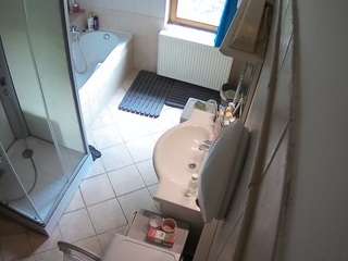 voyeurcam-julmodels-bath-2nd-2