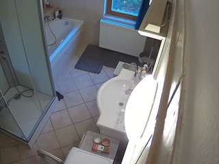 voyeurcam-julmodels-bath-2nd-2