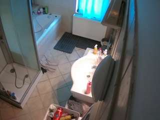 voyeurcam-julmodels-bath-2nd-2