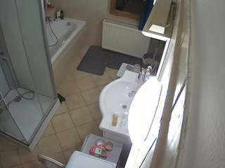 voyeurcam-julmodels-bath-2nd-2