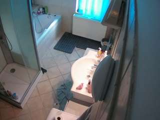 voyeurcam-julmodels-bath-2nd-2