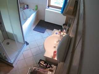 voyeurcam-julmodels-bath-2nd-2