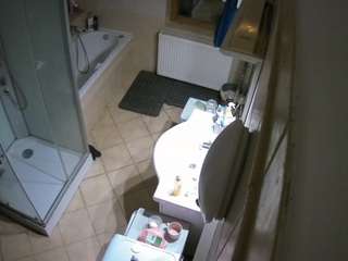 voyeurcam-julmodels-bath-2nd-2