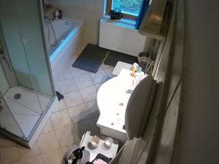 voyeurcam-julmodels-bath-2nd-2