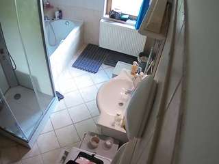 voyeurcam-julmodels-bath-2nd-2