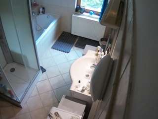 voyeurcam-julmodels-bath-2nd-2