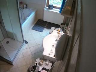 voyeurcam-julmodels-bath-2nd-2