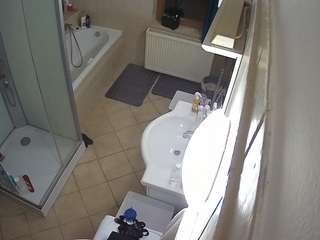 voyeurcam-julmodels-bath-2nd-2