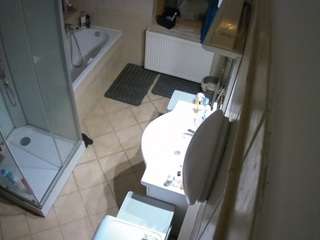 voyeurcam-julmodels-bath-2nd-2