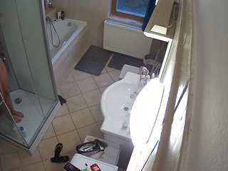 voyeurcam-julmodels-bath-2nd-2